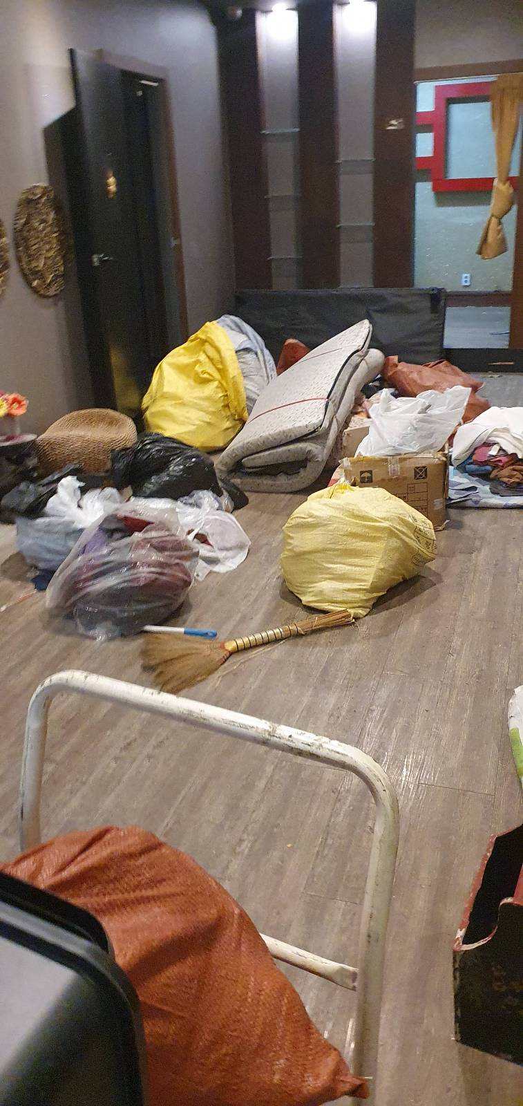 태국마사지샵 폐기물 처리 시공 전 사진